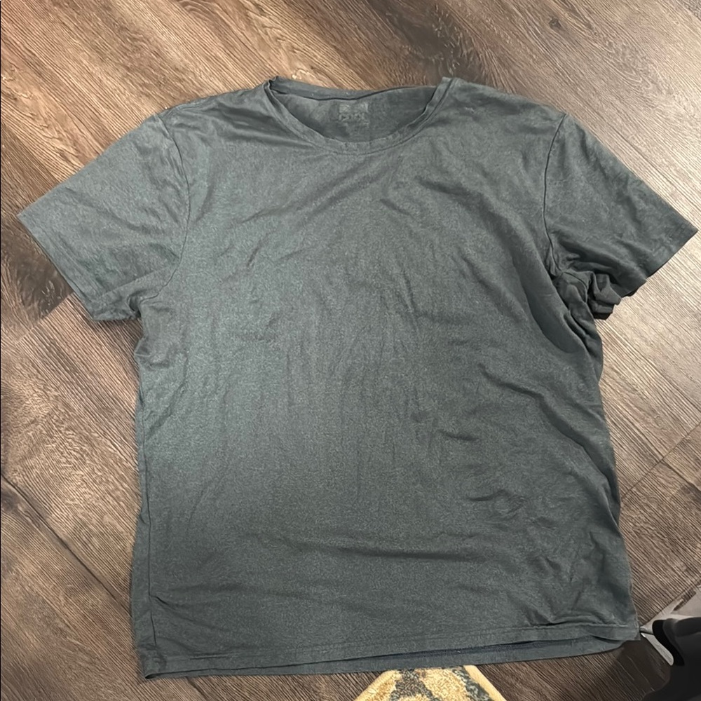 32 Degrees Men's Gray T-Shirt (moisture wicking)